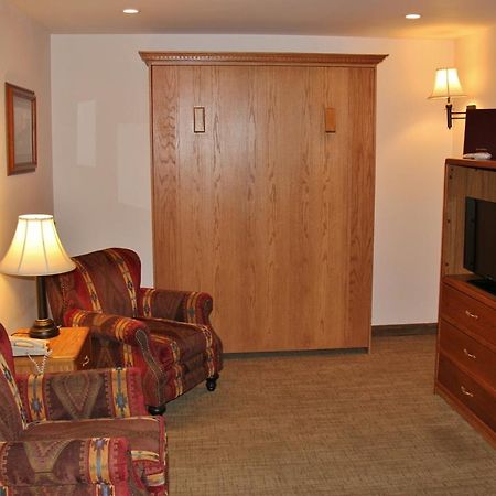 Homestead Inn And Suites Hardin Exterior foto